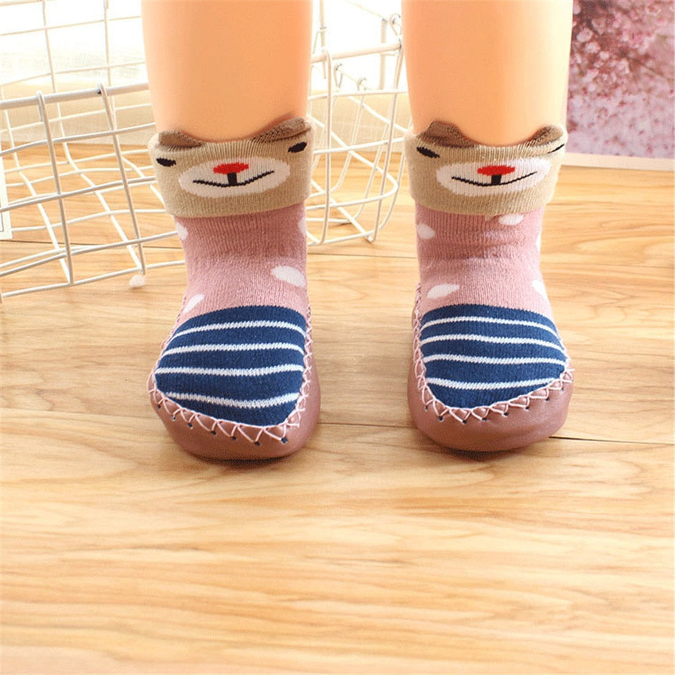 Newborn socks with non-slip soles