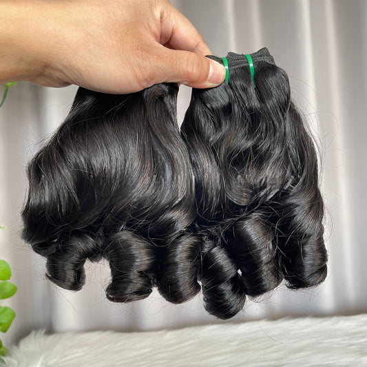 Feiluo SDD Vietnamese human hair bundles with natural bouncy curls in #1B and #99J, machine-made hair wefts that can be dyed, permed, and styled.